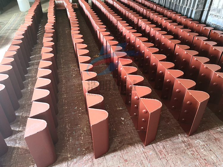 400型號(hào)斗式提升機(jī)鐵斗